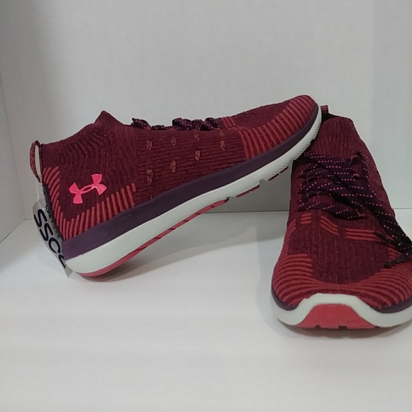 NWOB UNDER ARMOUR SNEAKERS. size 8 1/2 - Picture 4 of 12